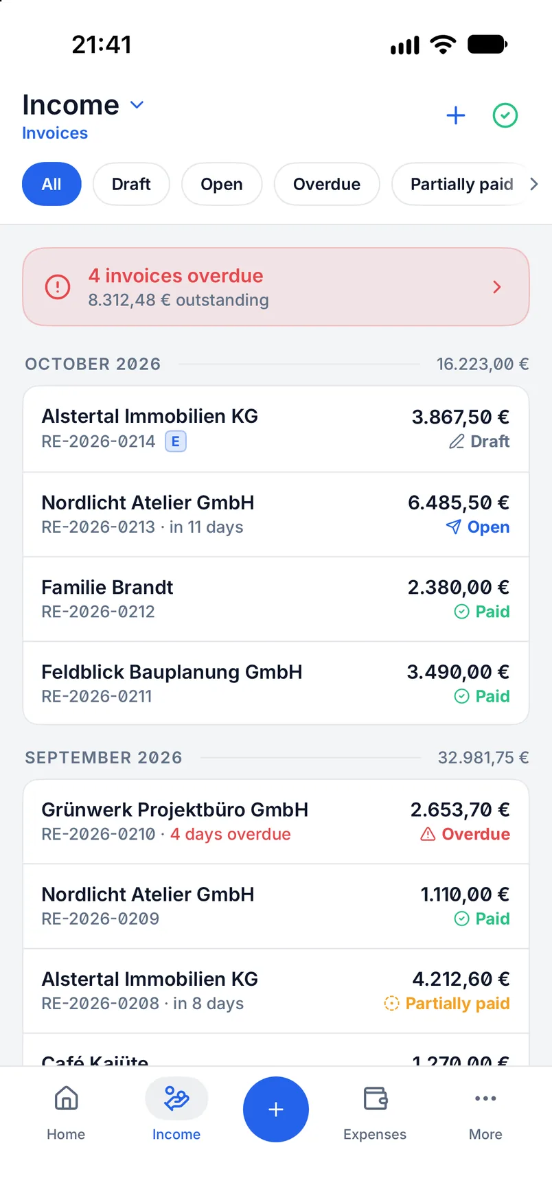Invoice overview in Billance with payment status, due date and outstanding amounts